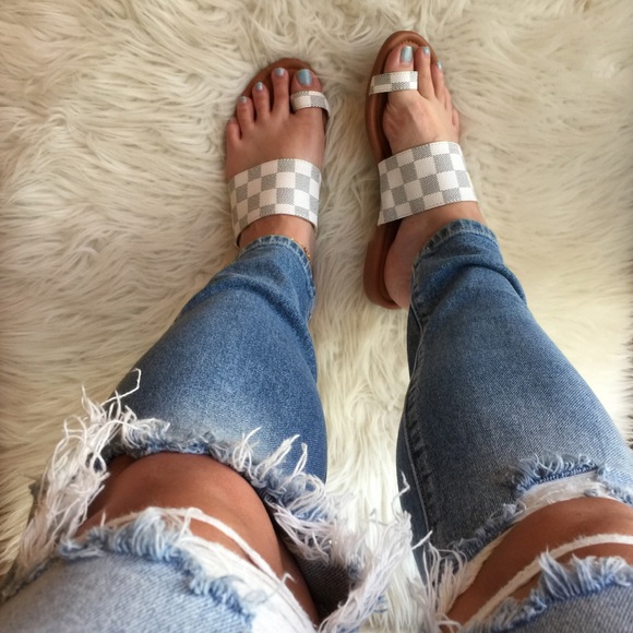 Checkered Toe Ring Slip On Sandals - Picture 15 of 16